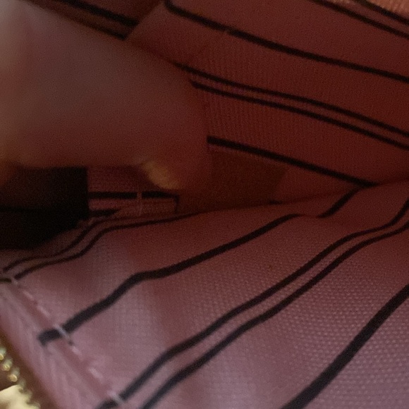 barley used beautiful Louis Vuitton hand bag - Picture 10 of 11